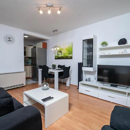Beautiful In With Wi-fi Apartment Pula