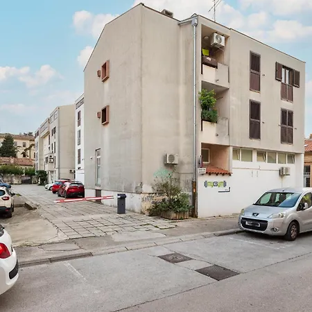 Apartment Beautiful In With Wi-fi Pula